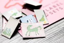 Designer-set geweven labels 'Of Horses and Flowers' van Annika Klaas - Artikel-nr. 9301