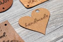 FloraPap hanger in hartvorm met tekst 'handmade' - Artikel-nr. 3003