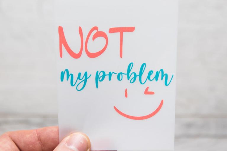 Designer-strijkapplicatie \"NOT my problem\" van Unikati – Bag Design (Artikel-nr. 9412)