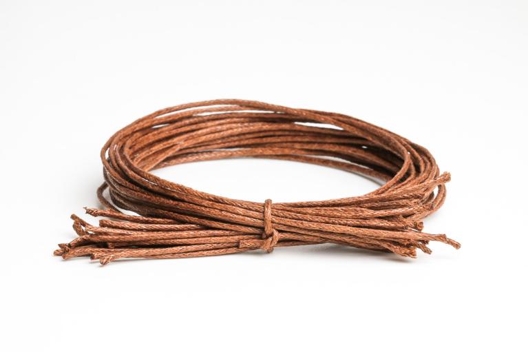 Koordjes bruin, gewaxt, Ø 1 mm, lengte 25 cm (Artikel-nr. 881)