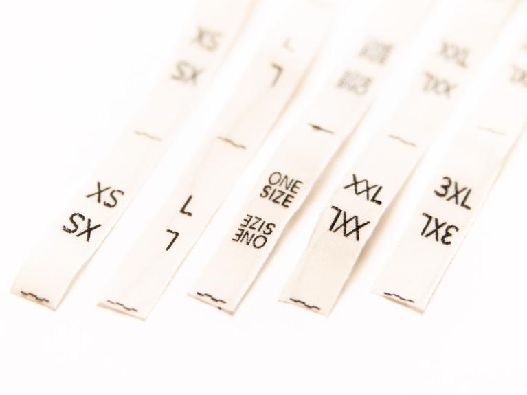 Geweven katoenen maatlabels – ONE SIZE, XXS tot 4XL (Artikel-nr. 961)